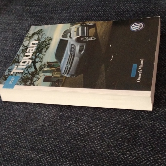 2017 VW Tiguan Owners Manual - Picture 3 of 6